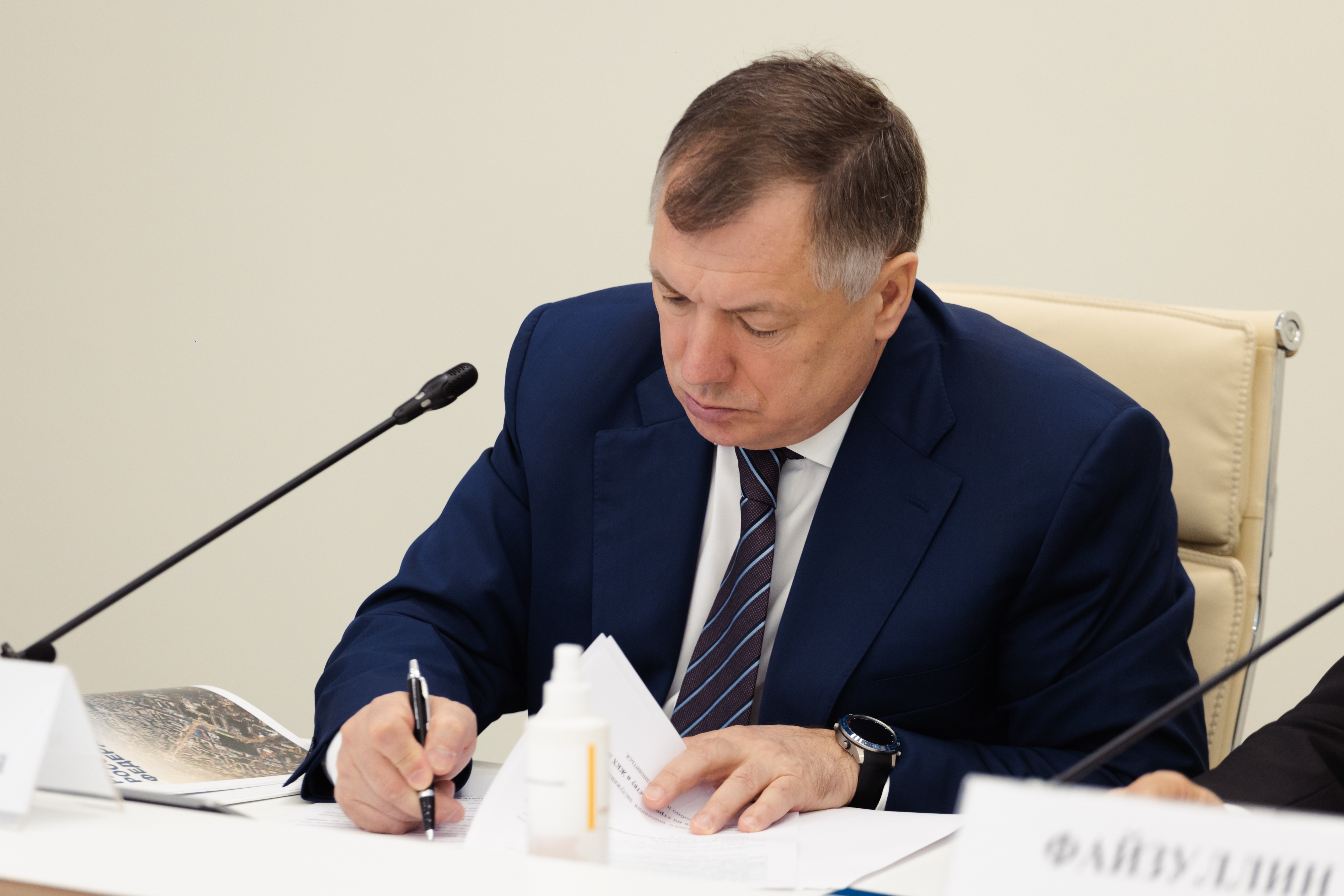 Марат Хуснуллин провел совещание по восстановлению новых регионов России